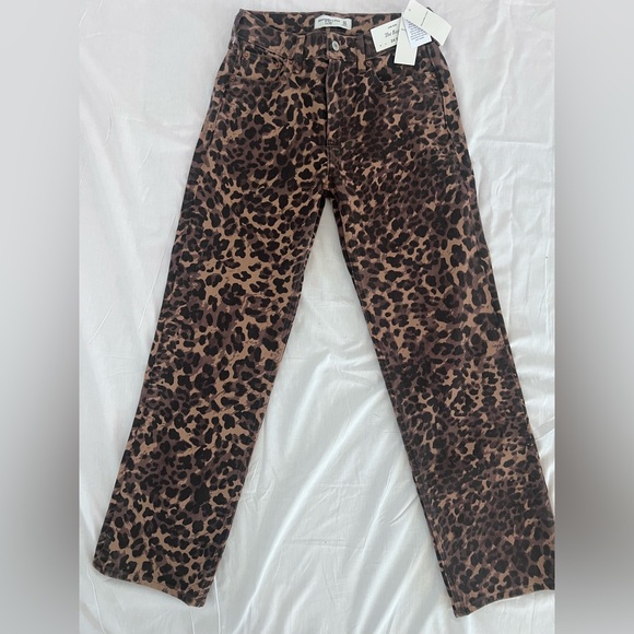 NWT Abercrombie & Fitch  low rise baggy  jeans in leopard print. - Picture 2 of 6